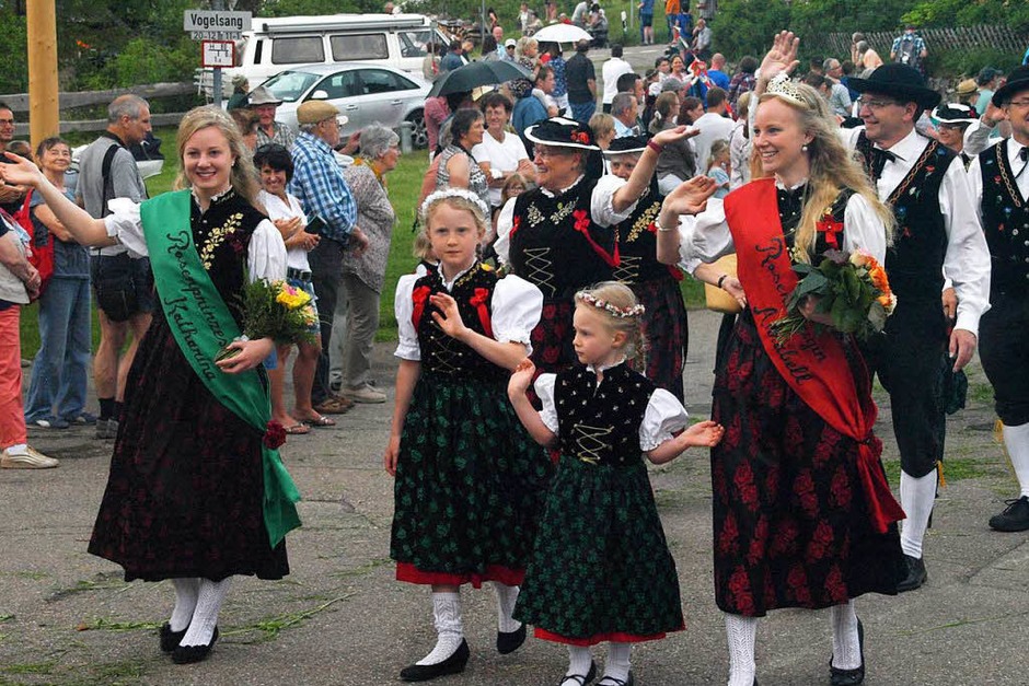 33 Gruppen beteiligten sich am Festumzug in Urberg. (Foto: Karin Stöckl-Steinebrunner) 33 Gruppen beteiligten sich am Festumzug in Urberg. (Foto: Karin Stöckl-Steinebrunner)