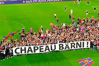 Mitten im Spiel: Kurioser Platzsturm beim FC Basel Mitten im Spiel: Kurioser Platzsturm beim FC Basel