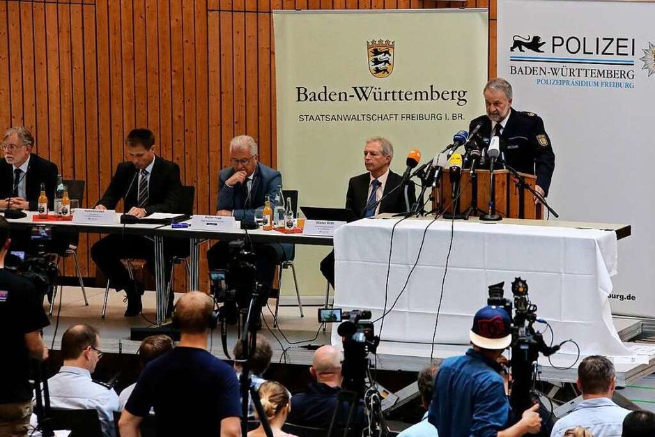 Pressekonferenz der Polizei in der Endinger Stadthalle (Foto: Hans-Peter Ziesmer) Pressekonferenz der Polizei in der Endinger Stadthalle (Foto: Hans-Peter Ziesmer)