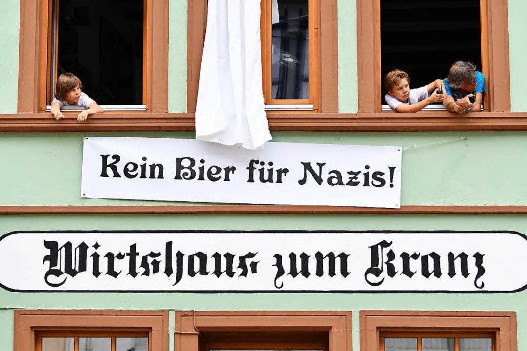 In diesem Wirtshaus gibt es kein Bier fr Nazis.  | Foto: dpa