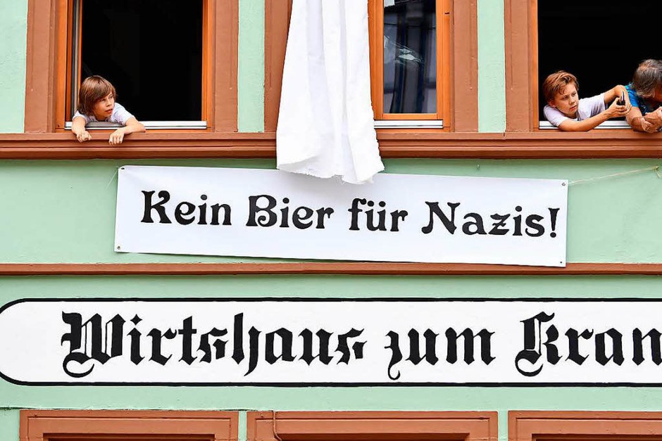 Demonstration gegen Rechtsextremismus in Karlsruhe. (Foto: dpa) Demonstration gegen Rechtsextremismus in Karlsruhe. (Foto: dpa)