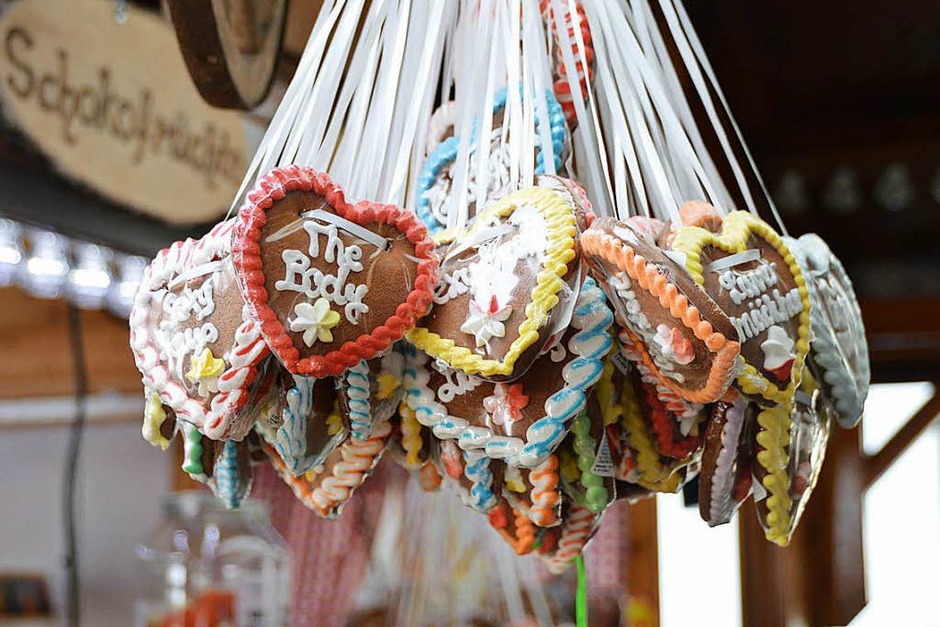 Beim Food Truck-Fest in Grenzach-Wyhlen gab es zahlreiche kulinarische Köstlichkeiten und zum süßen Abschluss Lebkuchenherzen. (Foto: Horatio Gollin) Beim Food Truck-Fest in Grenzach-Wyhlen gab es zahlreiche kulinarische Köstlichkeiten und zum süßen Abschluss Lebkuchenherzen. (Foto: Horatio Gollin)