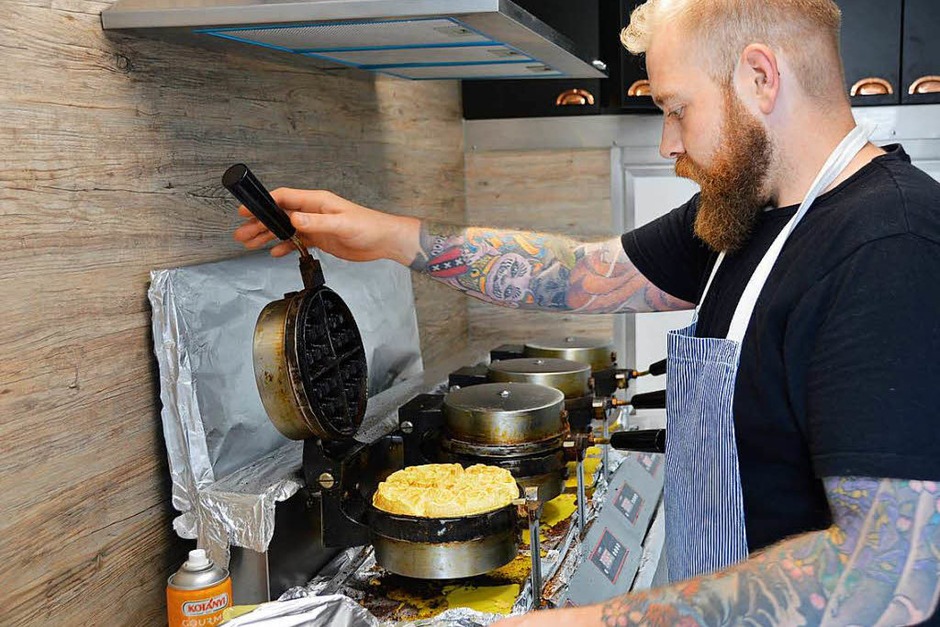 Beim Food Truck-Fest in Grenzach-Wyhlen gab es zahlreiche kulinarische Köstlichkeiten und zum süßen Abschluss Lebkuchenherzen. (Foto: Horatio Gollin) Beim Food Truck-Fest in Grenzach-Wyhlen gab es zahlreiche kulinarische Köstlichkeiten und zum süßen Abschluss Lebkuchenherzen. (Foto: Horatio Gollin)