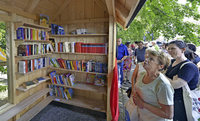 In der Gartenstadt nun wieder ein Büchertauschregal In der Gartenstadt nun wieder ein Büchertauschregal