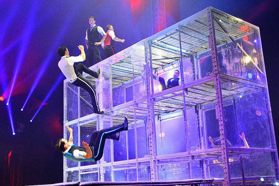 Menschen, Tiere, Sensationen: die Premiere des Schweizer Nationalcircus Knie in Basel. (Foto: Barbara Ruda) Menschen, Tiere, Sensationen: die Premiere des Schweizer Nationalcircus Knie in Basel. (Foto: Barbara Ruda)