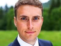 Erster Bewerber gibt Unterlagen ab Erster Bewerber gibt Unterlagen ab