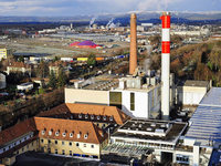 Feuerwehr löscht Brand im Schornstein der Freiburger Uniklinik Feuerwehr löscht Brand im Schornstein der Freiburger Uniklinik