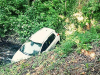 Weil am Rhein: Auto rollt in Entwässerungsgraben Weil am Rhein: Auto rollt in Entwässerungsgraben
