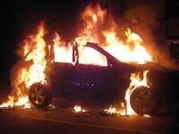 Unbekannte setzen zwei Autos in Lörrach in Brand Unbekannte setzen zwei Autos in Lörrach in Brand