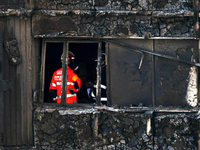 Nach dem Brand in London wächst die Wut auf die Politiker Nach dem Brand in London wächst die Wut auf die Politiker