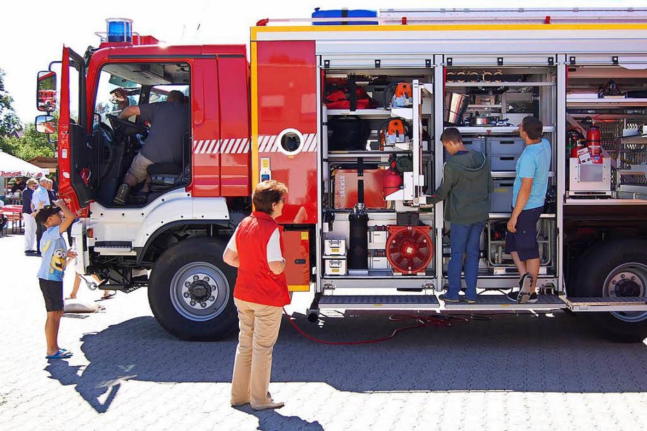 Mit einem Fest am Feuerwehrgerätehaus feierte die Freiwillige Feuerwehr St. Blasien die Weihe des neuen Rüstwagens. (Foto: Claudia Renk) Mit einem Fest am Feuerwehrgerätehaus feierte die Freiwillige Feuerwehr St. Blasien die Weihe des neuen Rüstwagens. (Foto: Claudia Renk)