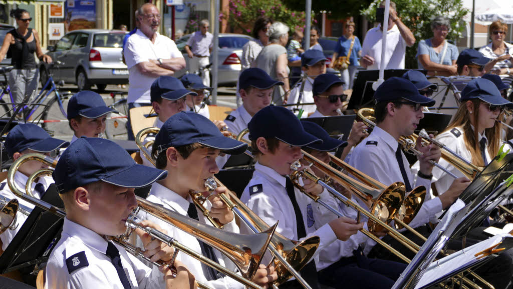 Willkommene Unterhaltung beim Marktbummel - Badische Zeitung