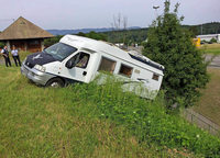 Handbremse vergessen – Wohnmobil rollt weg Handbremse vergessen – Wohnmobil rollt weg