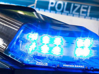 Autofahrer kommt bei Lörrach von der Straße ab und verletzt sich schwer Autofahrer kommt bei Lörrach von der Straße ab und verletzt sich schwer