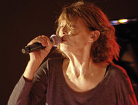 Jane Birkin singt am Straßburger Rheinufer Serge Gainsbourg Jane Birkin singt am Straßburger Rheinufer Serge Gainsbourg