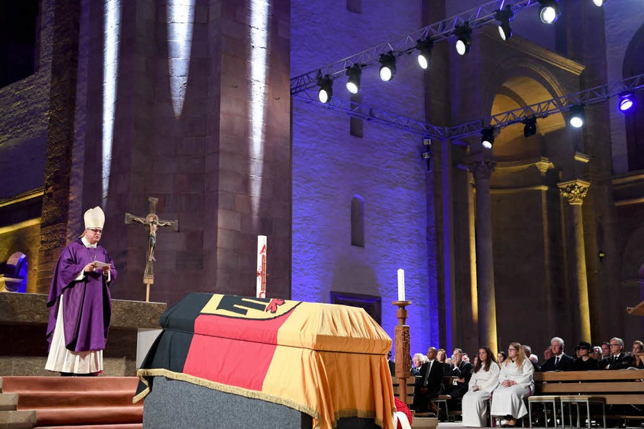 Trauerfeierlichkeiten für Altkanzler Helmut Kohl in Straßburg (Foto: AFP) Trauerfeierlichkeiten für Altkanzler Helmut Kohl in Straßburg (Foto: AFP)