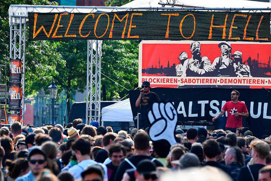 Die G-20-Proteste in Hamburg sind eskaliert. 159 Beamte sind verletzt, 45 Menschen wurden festgenommen. (Foto: dpa) Die G-20-Proteste in Hamburg sind eskaliert. 159 Beamte sind verletzt, 45 Menschen wurden festgenommen. (Foto: dpa)