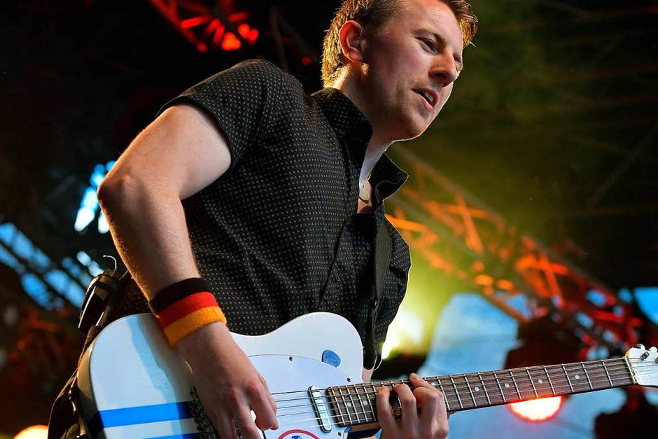Status Quo rockten beim Sommersound-Festival den Schopfheimer Marktplatz. Vorgruppe war One Way Train aus Teningen. (Foto: Wolfgang Scheu) Status Quo rockten beim Sommersound-Festival den Schopfheimer Marktplatz. Vorgruppe war One Way Train aus Teningen. (Foto: Wolfgang Scheu)