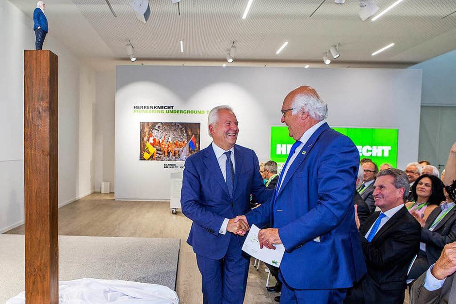 Rüdiger Grube gratuliert Martin Herrenknecht (Foto: Herrenknecht AG ) Rüdiger Grube gratuliert Martin Herrenknecht (Foto: Herrenknecht AG )