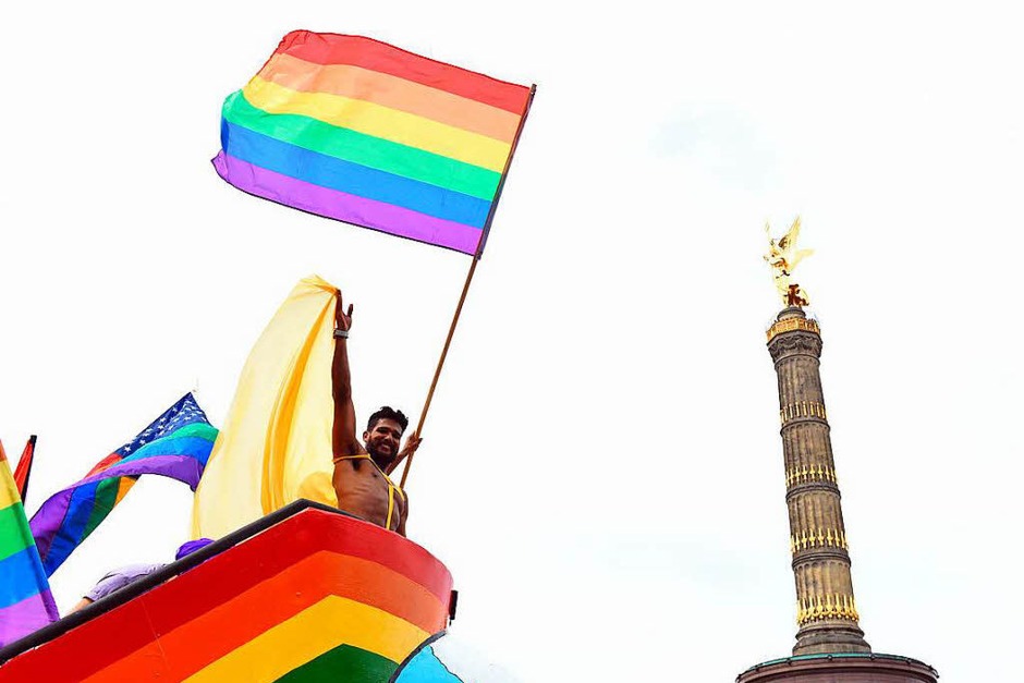 Christopher Street Day 2017 in Berlin (Foto: dpa) Christopher Street Day 2017 in Berlin (Foto: dpa)