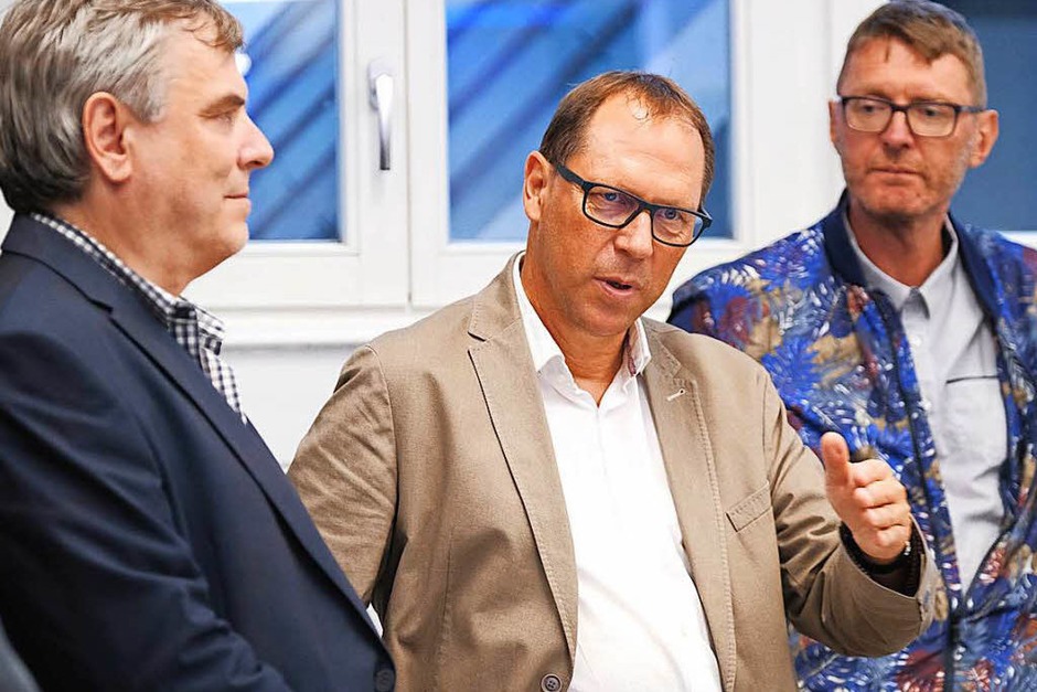 Apéro mit den Freiburger Wirtschaftsjunioren im BZ-Haus (Foto: Miroslav Dakov) Apéro mit den Freiburger Wirtschaftsjunioren im BZ-Haus (Foto: Miroslav Dakov)