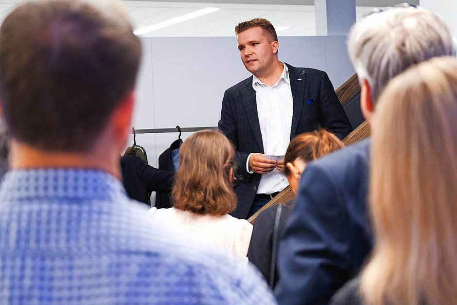 Apéro mit den Freiburger Wirtschaftsjunioren im BZ-Haus (Foto: Miroslav Dakov) Apéro mit den Freiburger Wirtschaftsjunioren im BZ-Haus (Foto: Miroslav Dakov)