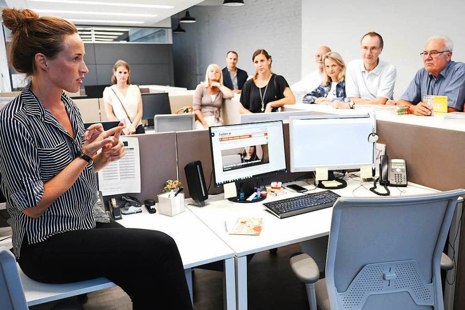 Apéro mit den Freiburger Wirtschaftsjunioren im BZ-Haus (Foto: Miroslav Dakov) Apéro mit den Freiburger Wirtschaftsjunioren im BZ-Haus (Foto: Miroslav Dakov)