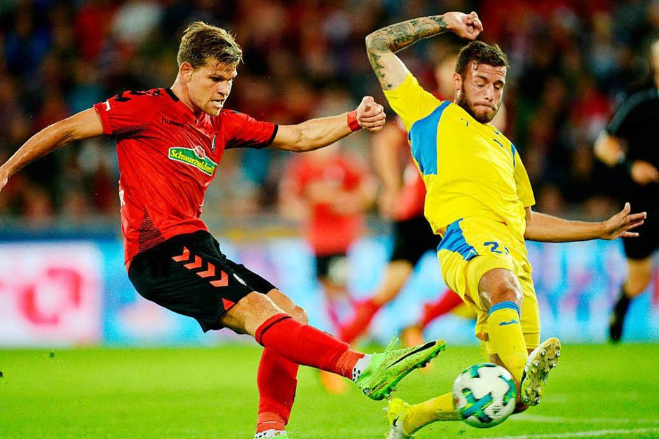 Der SC Freiburg gelingt der Saisonauftakt: Gegen den slowenischen Kontrahenten NK Domzale konnten sich die Freiburger mit 1:0 durchsetzen. (Foto: dpa) Der SC Freiburg gelingt der Saisonauftakt: Gegen den slowenischen Kontrahenten NK Domzale konnten sich die Freiburger mit 1:0 durchsetzen. (Foto: dpa)