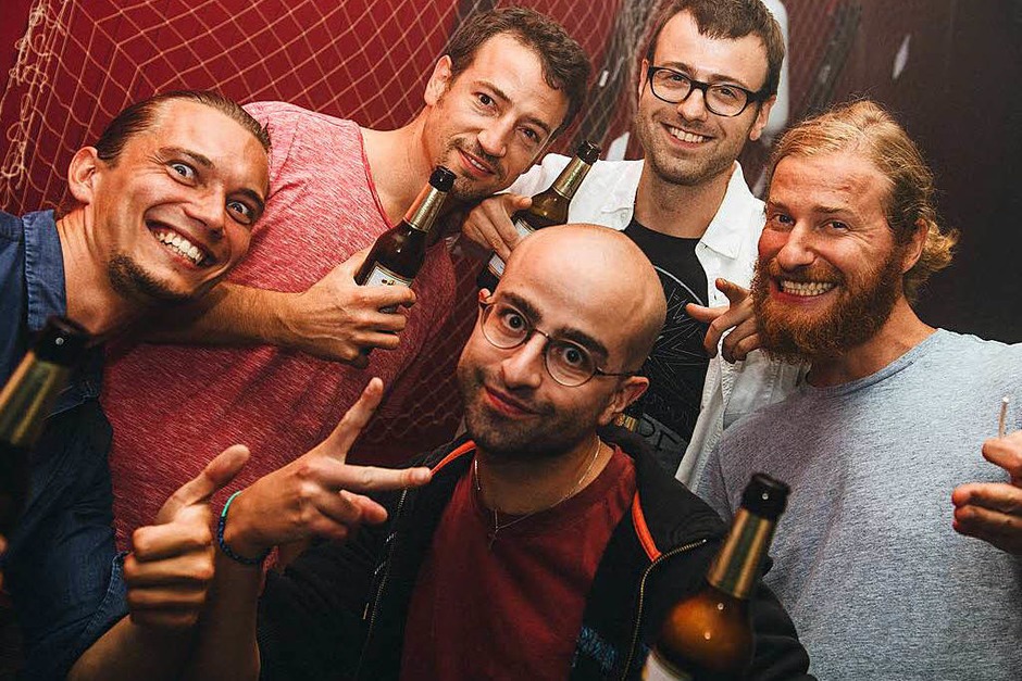 Coole Captains, tanzbarer Indie und viel Brause: die Ahoii-Sommersause im Waldsee (Foto: Felix Brauner) Coole Captains, tanzbarer Indie und viel Brause: die Ahoii-Sommersause im Waldsee (Foto: Felix Brauner)