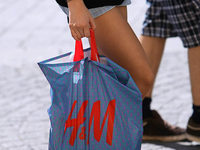 H&M in der Kritik wegen sexy Shorts für kleine Mädchen H&M in der Kritik wegen sexy Shorts für kleine Mädchen