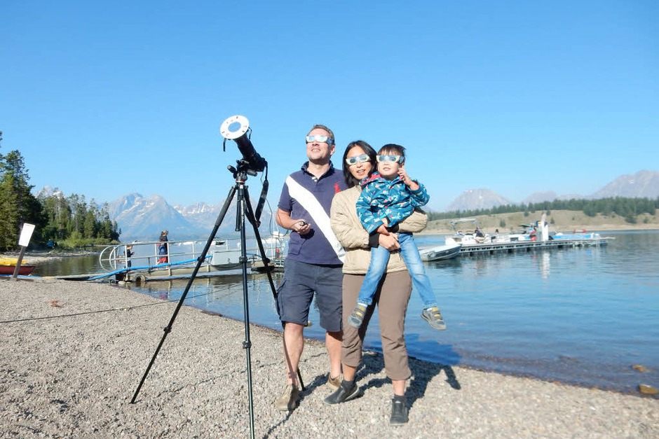 Der Freiburger Sven Hartmann mit Ehefrau Su-Ching Wang und Sohn Georg in Wyoming (Foto: Sven Hartmann) Der Freiburger Sven Hartmann mit Ehefrau Su-Ching Wang und Sohn Georg in Wyoming (Foto: Sven Hartmann)