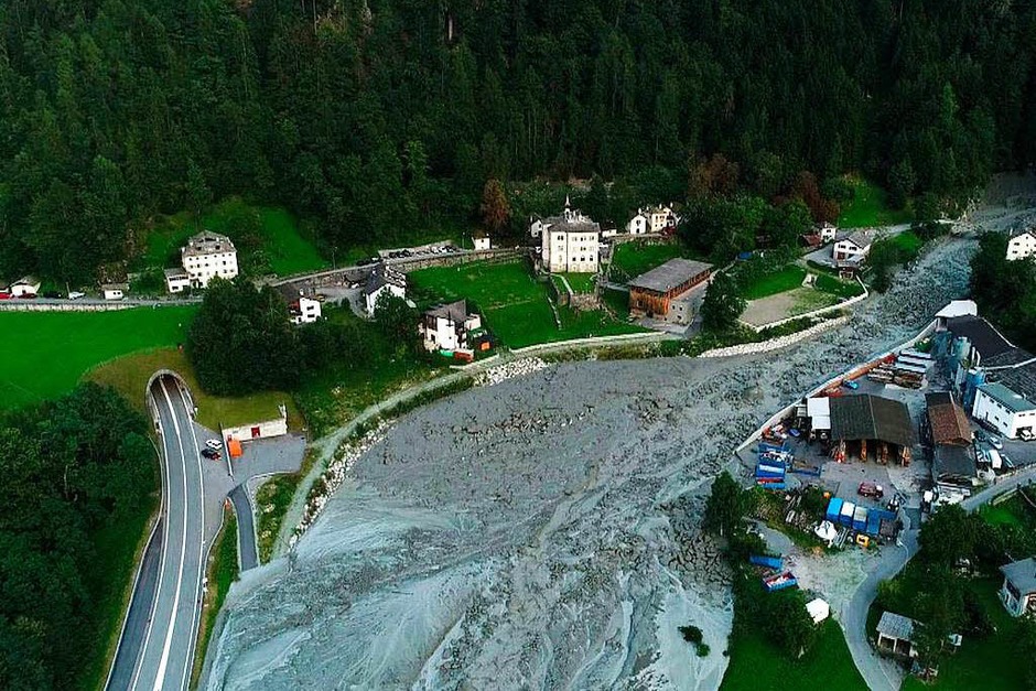 Im Schweizer Kanton Graubünden ist eine gewaltige Gerölllawine vom Piz Cengalo abgegangen. (Foto: AFP) Im Schweizer Kanton Graubünden ist eine gewaltige Gerölllawine vom Piz Cengalo abgegangen. (Foto: AFP)