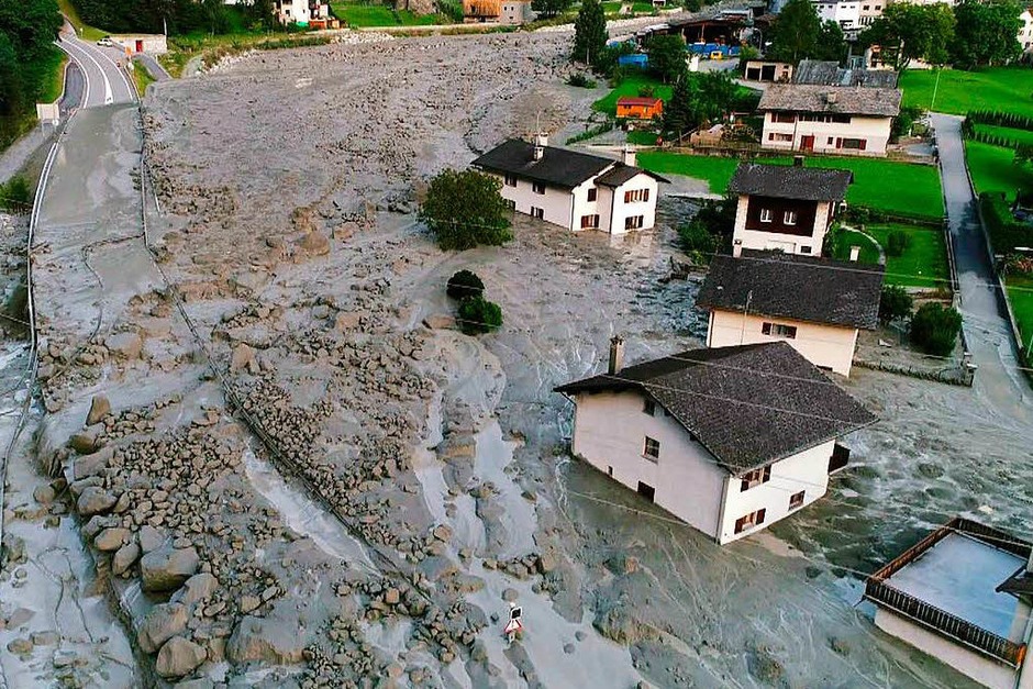 Im Schweizer Kanton Graubünden ist eine gewaltige Gerölllawine vom Piz Cengalo abgegangen. (Foto: AFP) Im Schweizer Kanton Graubünden ist eine gewaltige Gerölllawine vom Piz Cengalo abgegangen. (Foto: AFP)