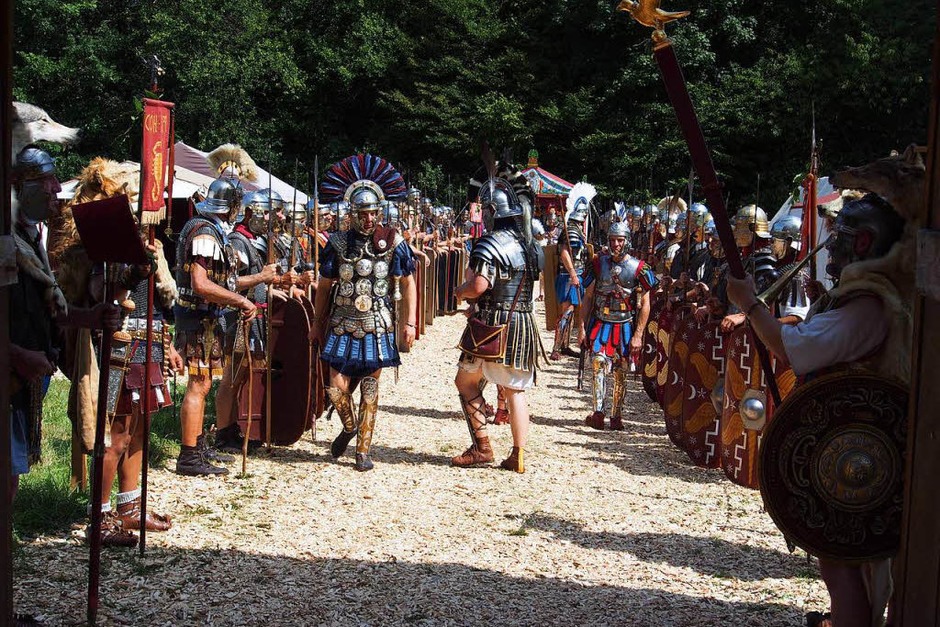 Alle Wege führen nach Augusta Raurica: Das Römerfest lockte am Wochenende wieder scharenweise Fans des alten Rom in den Kanton Baselland. (Foto: Boris Burkhardt) Alle Wege führen nach Augusta Raurica: Das Römerfest lockte am Wochenende wieder scharenweise Fans des alten Rom in den Kanton Baselland. (Foto: Boris Burkhardt)