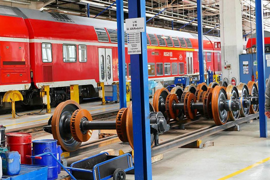Besichtigung der DB-Regio-Werkstatt in Freiburg im Rahmen von B. Zettis Ferienspaß (Foto: Fabio Saporito) Besichtigung der DB-Regio-Werkstatt in Freiburg im Rahmen von B. Zettis Ferienspaß (Foto: Fabio Saporito)