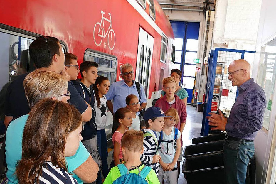 Besichtigung der DB-Regio-Werkstatt in Freiburg im Rahmen von B. Zettis Ferienspaß (Foto: Fabio Saporito) Besichtigung der DB-Regio-Werkstatt in Freiburg im Rahmen von B. Zettis Ferienspaß (Foto: Fabio Saporito)