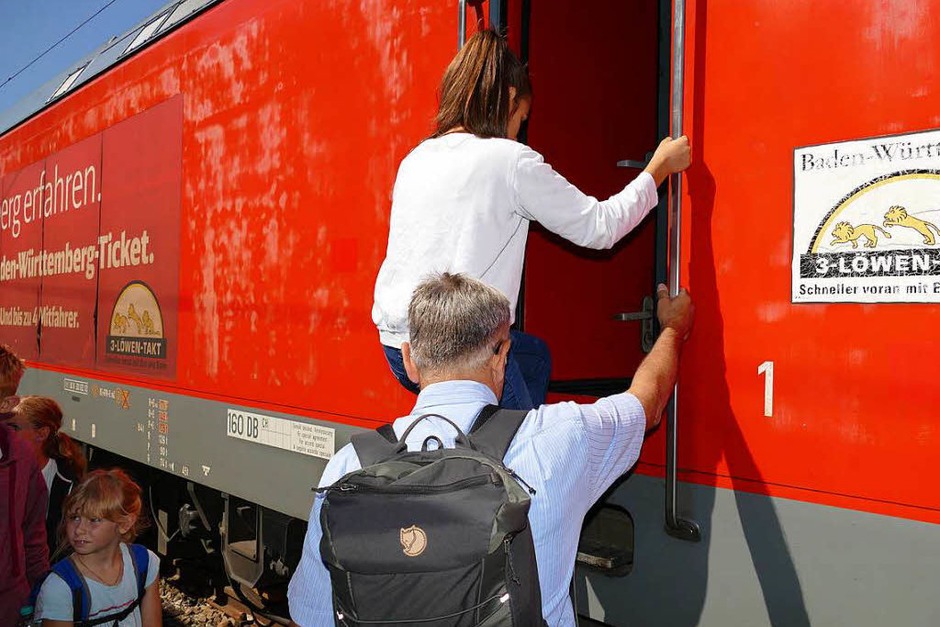 Besichtigung der DB-Regio-Werkstatt in Freiburg im Rahmen von B. Zettis Ferienspaß (Foto: Fabio Saporito) Besichtigung der DB-Regio-Werkstatt in Freiburg im Rahmen von B. Zettis Ferienspaß (Foto: Fabio Saporito)