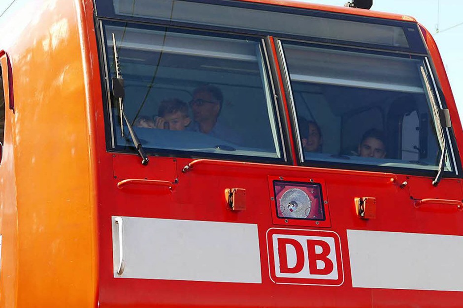 Besichtigung der DB-Regio-Werkstatt in Freiburg im Rahmen von B. Zettis Ferienspaß (Foto: Fabio Saporito) Besichtigung der DB-Regio-Werkstatt in Freiburg im Rahmen von B. Zettis Ferienspaß (Foto: Fabio Saporito)