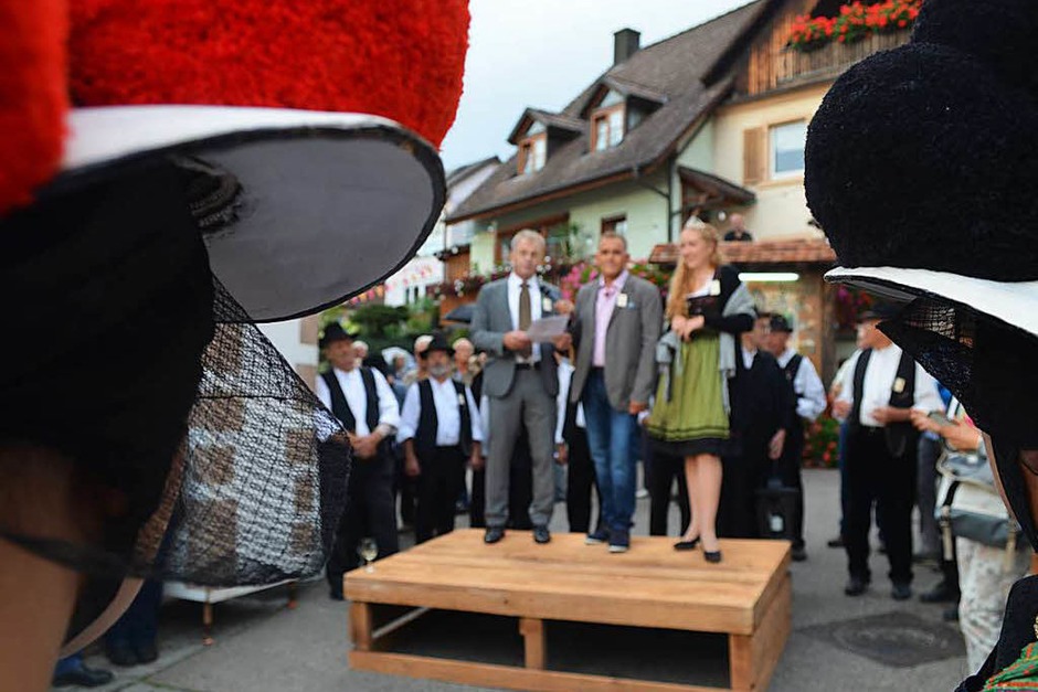 Trachtenträgerinnen begleiten die Eröffnung des Schneckenfests. (Foto: Nikola Vogt) Trachtenträgerinnen begleiten die Eröffnung des Schneckenfests. (Foto: Nikola Vogt)