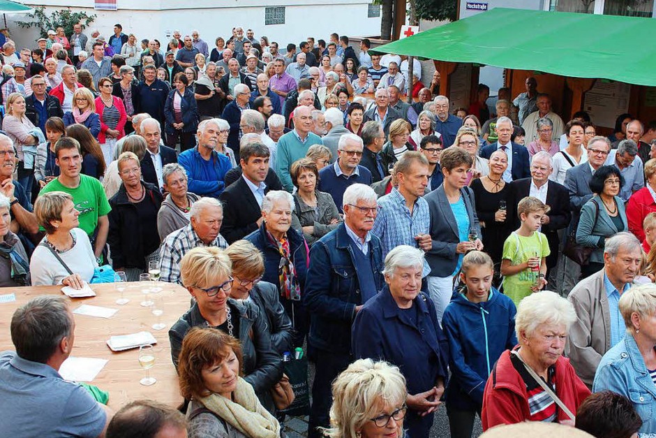 Schon zur Festeröffnung am Freitagabend sind viele Besucher nach Merdingen gekommen (Foto: Mario Schöneberg) Schon zur Festeröffnung am Freitagabend sind viele Besucher nach Merdingen gekommen (Foto: Mario Schöneberg)