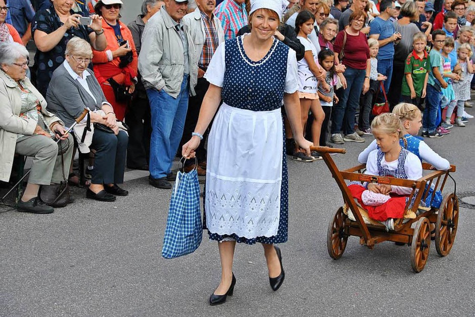 Beim Brauchtumsnachmittag am Samstag: Das Leiterwägele. (Foto: Manfred Frietsch) Beim Brauchtumsnachmittag am Samstag: Das Leiterwägele. (Foto: Manfred Frietsch)