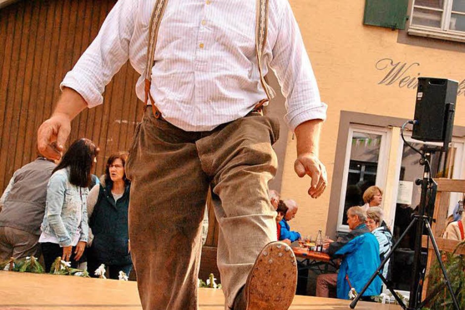 Beim Brauchtumsnachmittag am Samstag: Mit Nagelschuhen ging es einst aufs Feld. (Foto: Manfred Frietsch) Beim Brauchtumsnachmittag am Samstag: Mit Nagelschuhen ging es einst aufs Feld. (Foto: Manfred Frietsch)