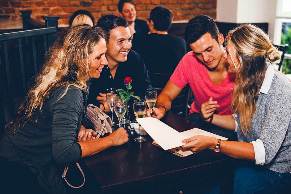 Am Freitag feierte die Bar "Lebemann" in der Habsburgerstraße Eröffnung. Es gab Cocktails und Wurstsalat. (Foto: FABIO TESTA) Am Freitag feierte die Bar "Lebemann" in der Habsburgerstraße Eröffnung. Es gab Cocktails und Wurstsalat. (Foto: FABIO TESTA)