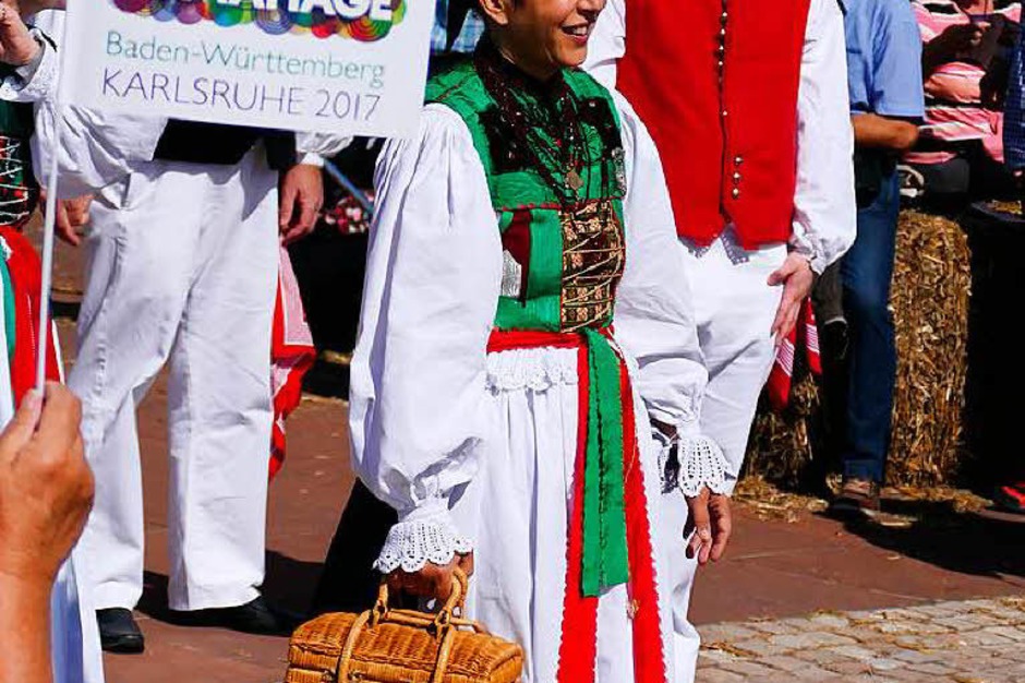 Impressionen vom Landesfestumzug in Karlsruhe, dem diesjährigen Ausrichter der Heimattage Baden-Württemberg. (Foto: Sylvia Sredniawa) Impressionen vom Landesfestumzug in Karlsruhe, dem diesjährigen Ausrichter der Heimattage Baden-Württemberg. (Foto: Sylvia Sredniawa)