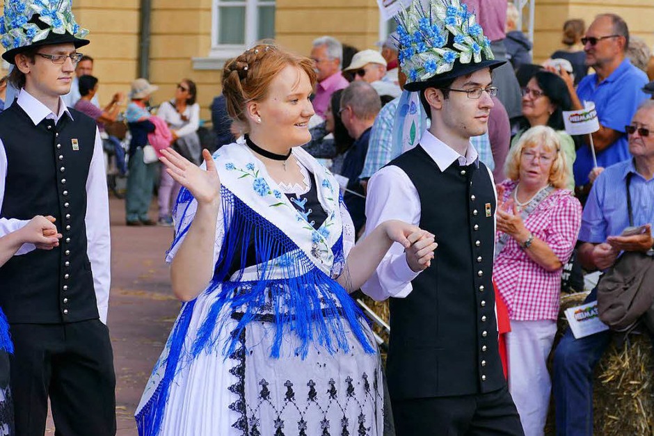 Impressionen vom Landesfestumzug in Karlsruhe, dem diesjährigen Ausrichter der Heimattage Baden-Württemberg. (Foto: Sylvia Sredniawa) Impressionen vom Landesfestumzug in Karlsruhe, dem diesjährigen Ausrichter der Heimattage Baden-Württemberg. (Foto: Sylvia Sredniawa)