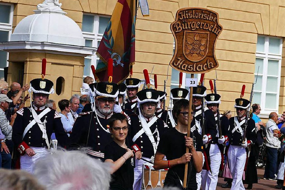 Impressionen vom Landesfestumzug in Karlsruhe, dem diesjährigen Ausrichter der Heimattage Baden-Württemberg. (Foto: Sylvia Sredniawa) Impressionen vom Landesfestumzug in Karlsruhe, dem diesjährigen Ausrichter der Heimattage Baden-Württemberg. (Foto: Sylvia Sredniawa)