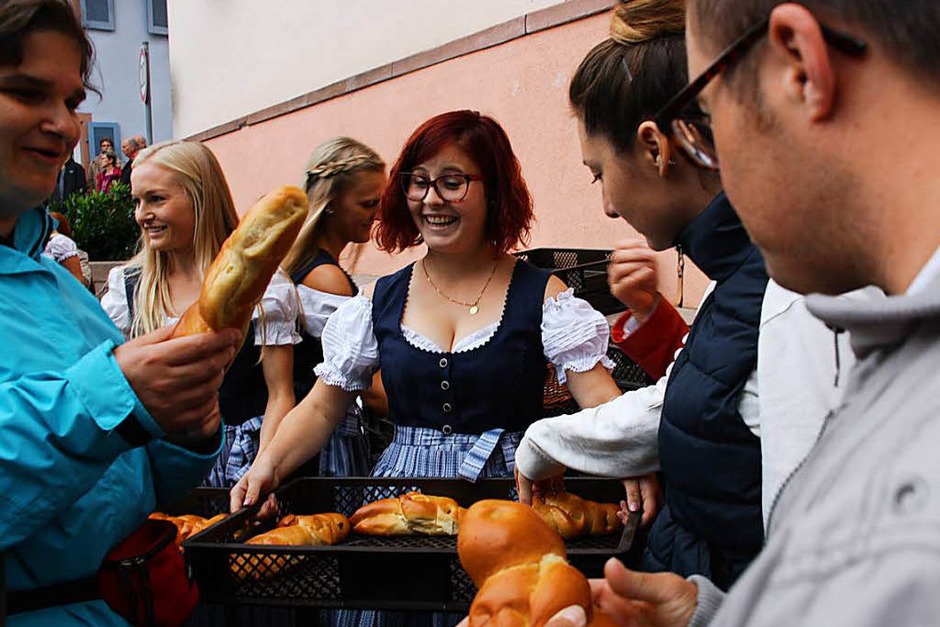 Hefe-Hoselipse verteilte die Landjugend bei der Festeröffnung an die Besucher. (Foto: Christiane Franz) Hefe-Hoselipse verteilte die Landjugend bei der Festeröffnung an die Besucher. (Foto: Christiane Franz)