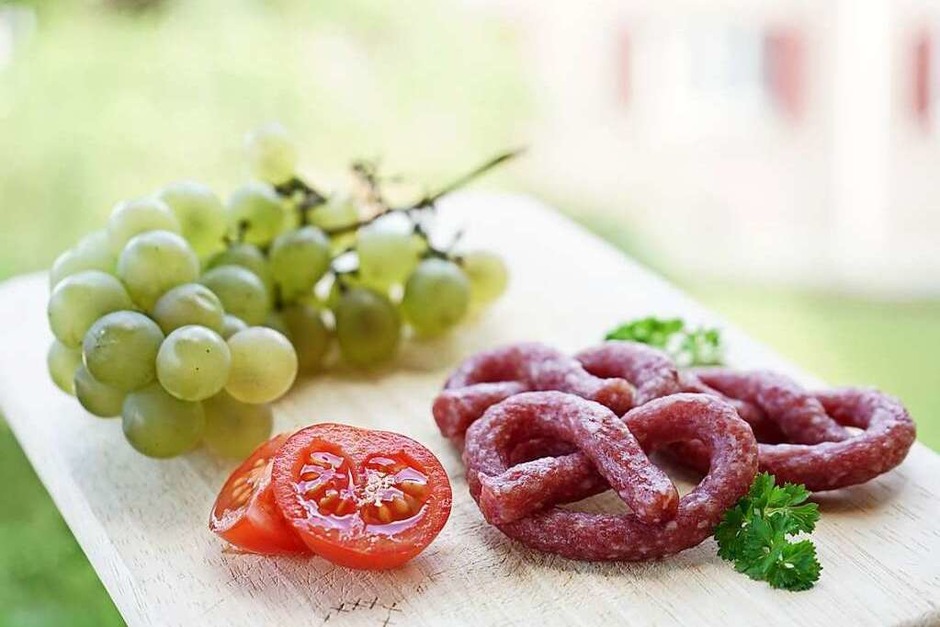 Weintrauben vom Tuniberg & Salami aus Umkirch (Freiburg Umland) (Foto: Stefan Voigt) Weintrauben vom Tuniberg & Salami aus Umkirch (Freiburg Umland) (Foto: Stefan Voigt)