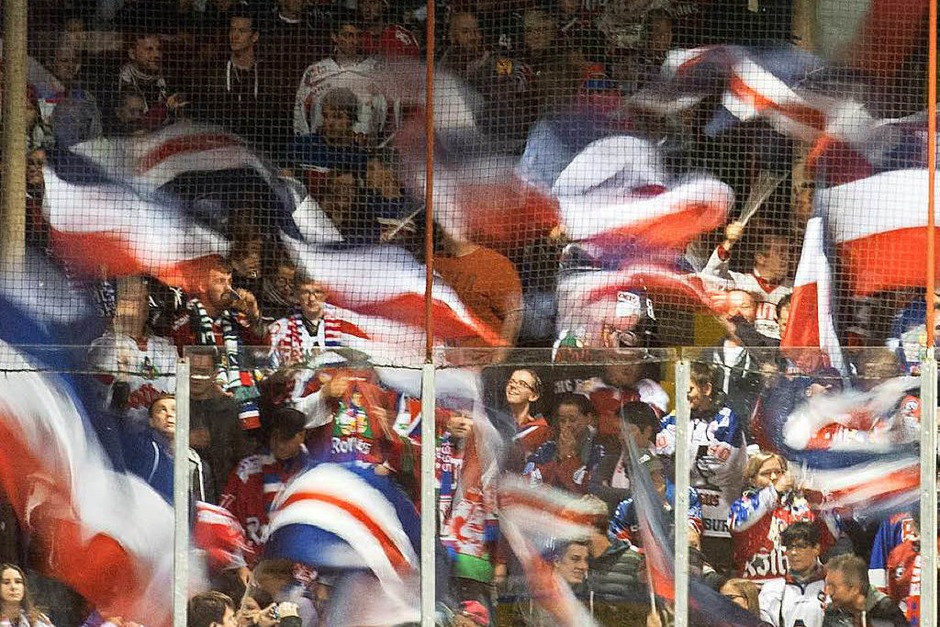 Auftakt gelungen: Der EHC Freiburg bezwingt den EHC Bayreuth im ersten Saisonspiel. (Foto: Patrick Seeger) Auftakt gelungen: Der EHC Freiburg bezwingt den EHC Bayreuth im ersten Saisonspiel. (Foto: Patrick Seeger)