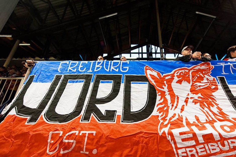 Auftakt gelungen: Der EHC Freiburg bezwingt den EHC Bayreuth im ersten Saisonspiel. (Foto: Patrick Seeger) Auftakt gelungen: Der EHC Freiburg bezwingt den EHC Bayreuth im ersten Saisonspiel. (Foto: Patrick Seeger)